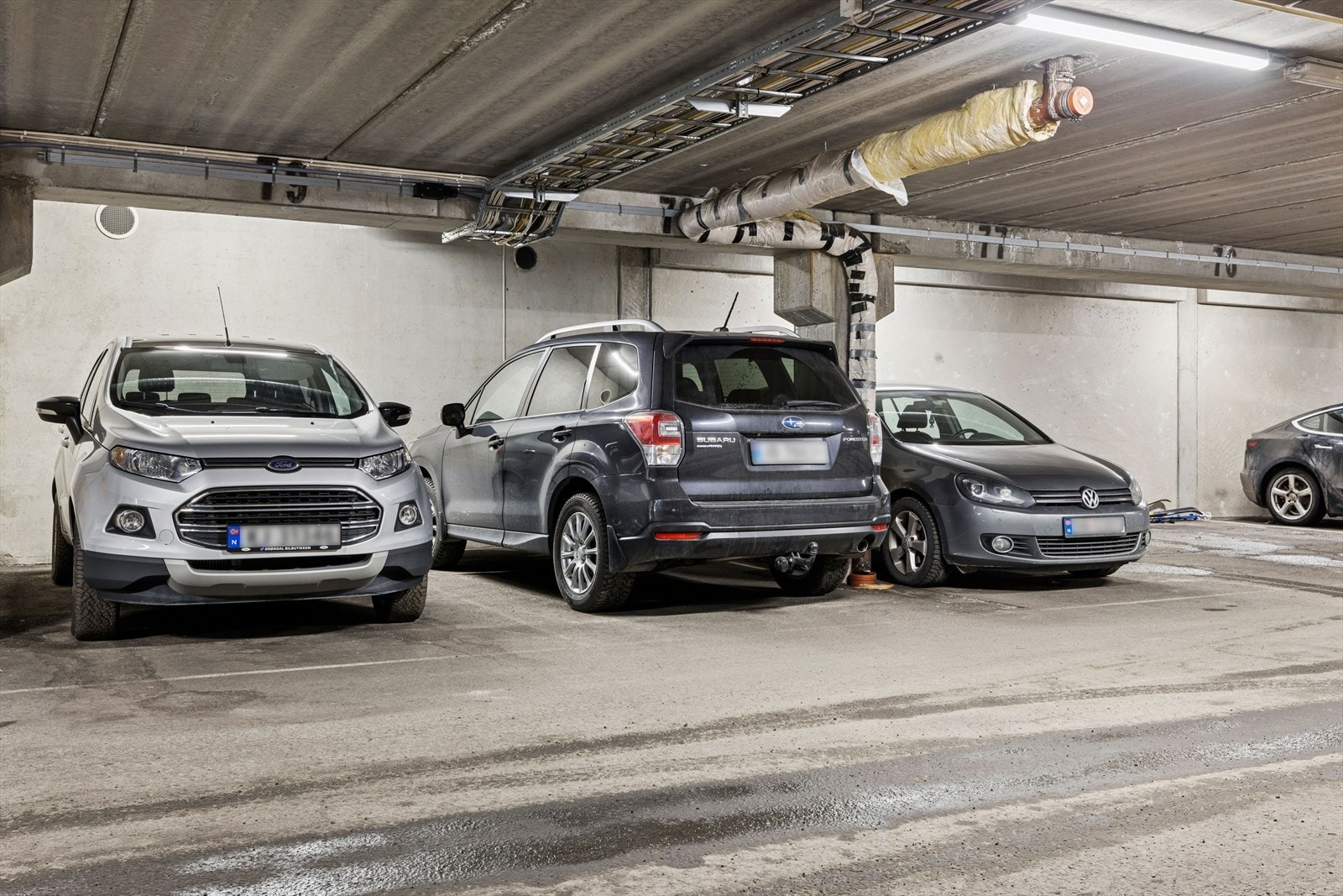 Det medfølger en egen biloppstillingsplass i felles garasjekjeller. Galleribilde