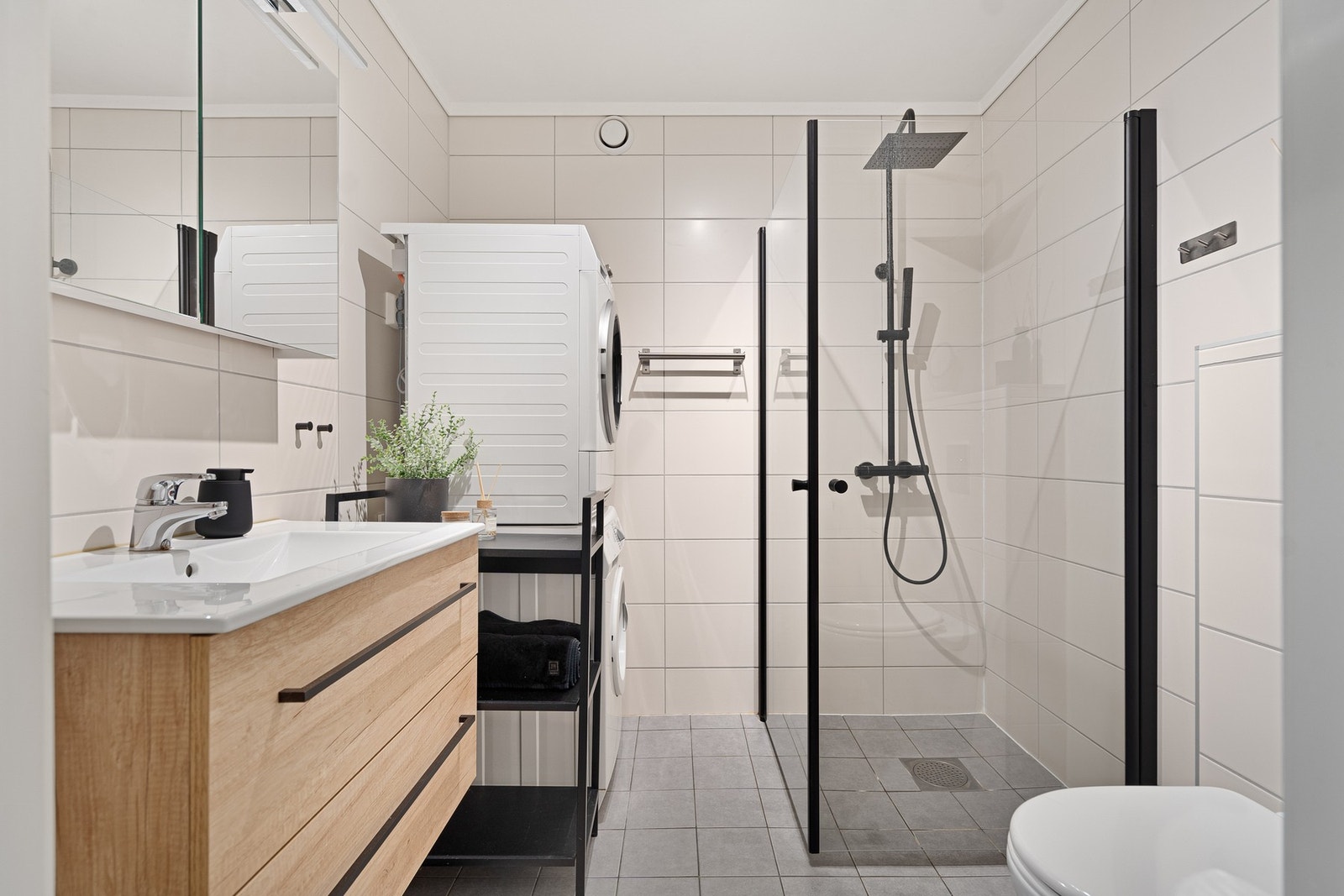 Opplegg til vaskemaskin på badet Galleribilde