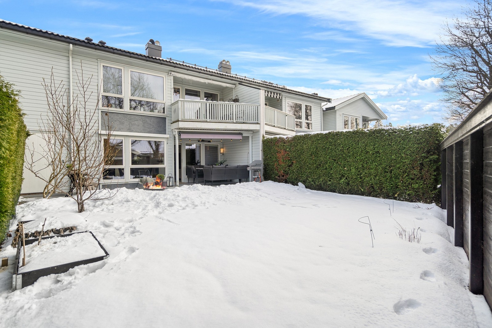 En skjermet og meget hyggelig hage Galleribilde