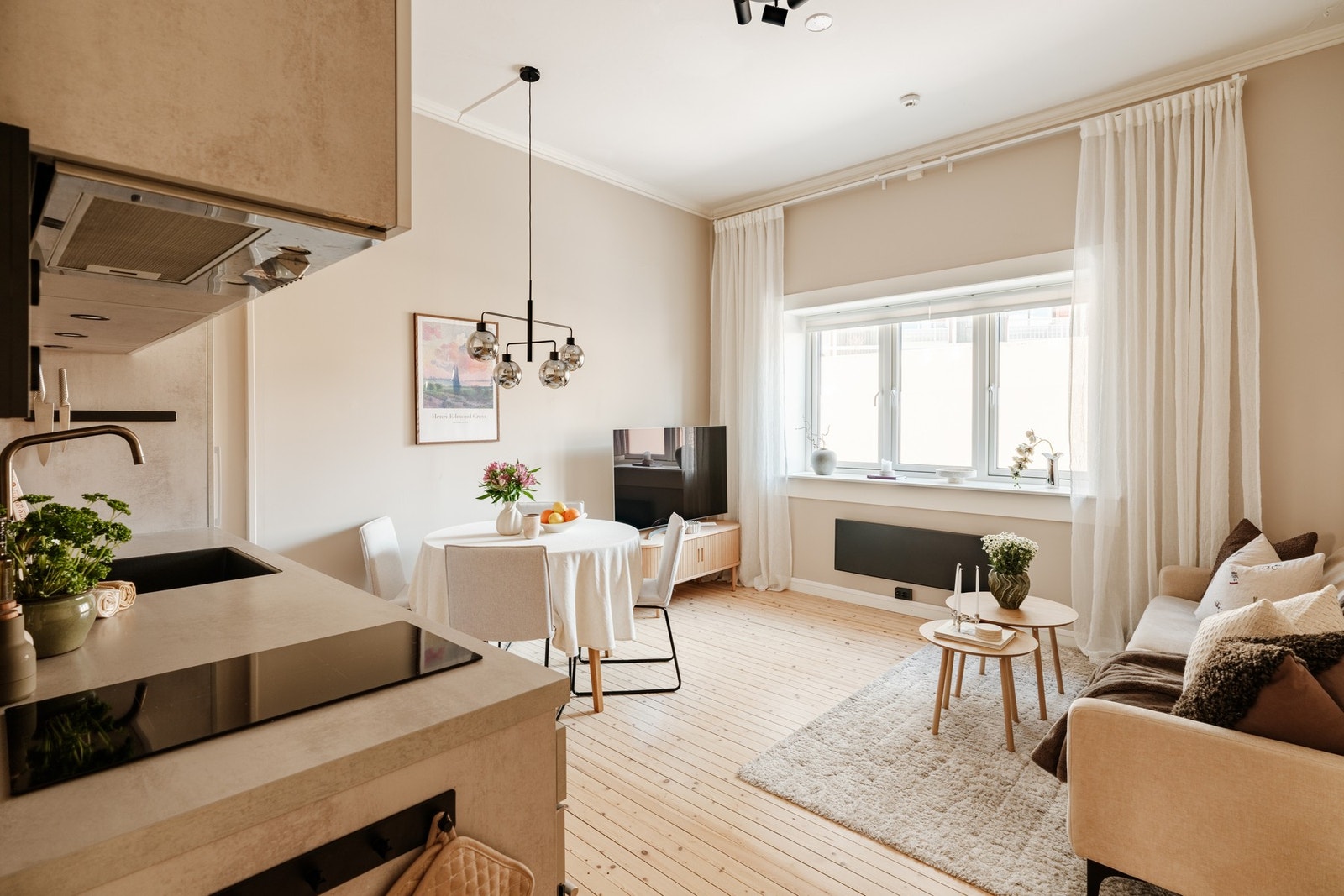 Boligen fremstår stilren og svært velholdt Galleribilde