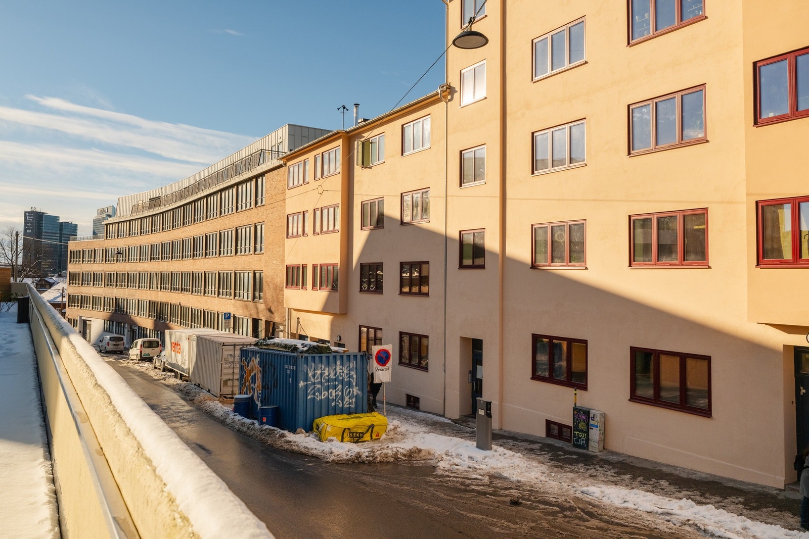 Boligen ligger i en rolig gate på Enerhaugen. Borettslaget består av 97 leiligheter Galleribilde