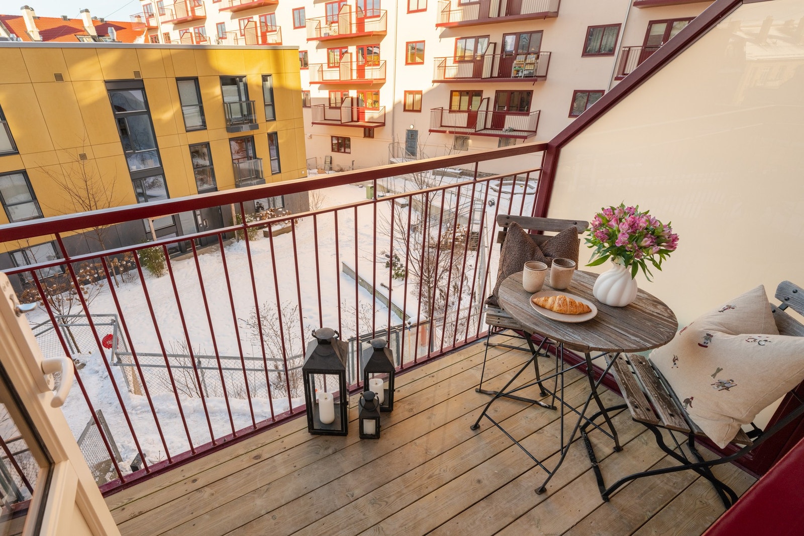 Balkongen er på 4 kvm med herlig kveldssol på sommeren Galleribilde