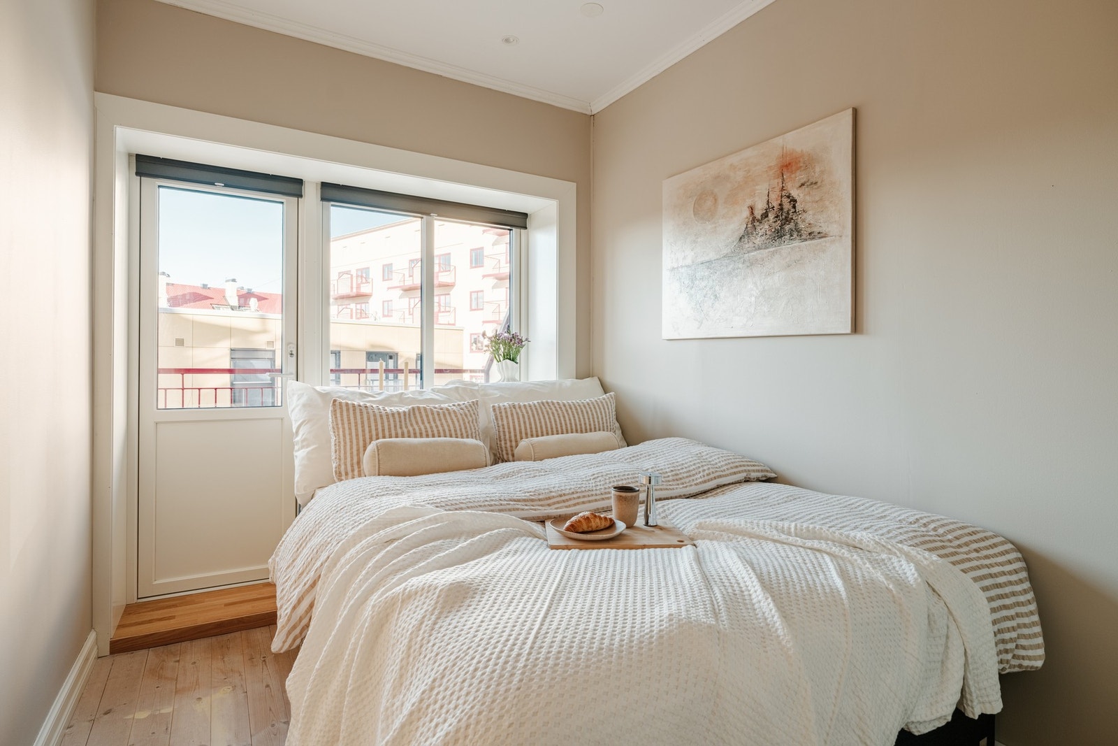 Fra boligens soverom er det utgang til en ny balkong Galleribilde