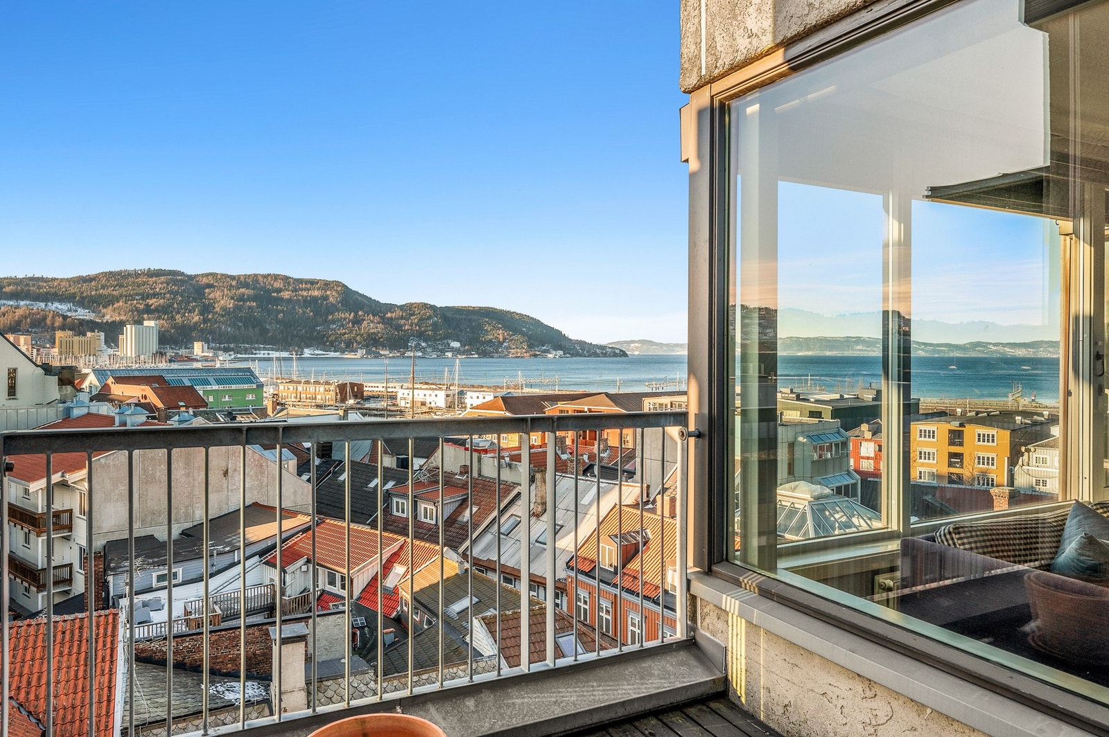 Utsikten fra takterrasse i 2 etasje. Galleribilde