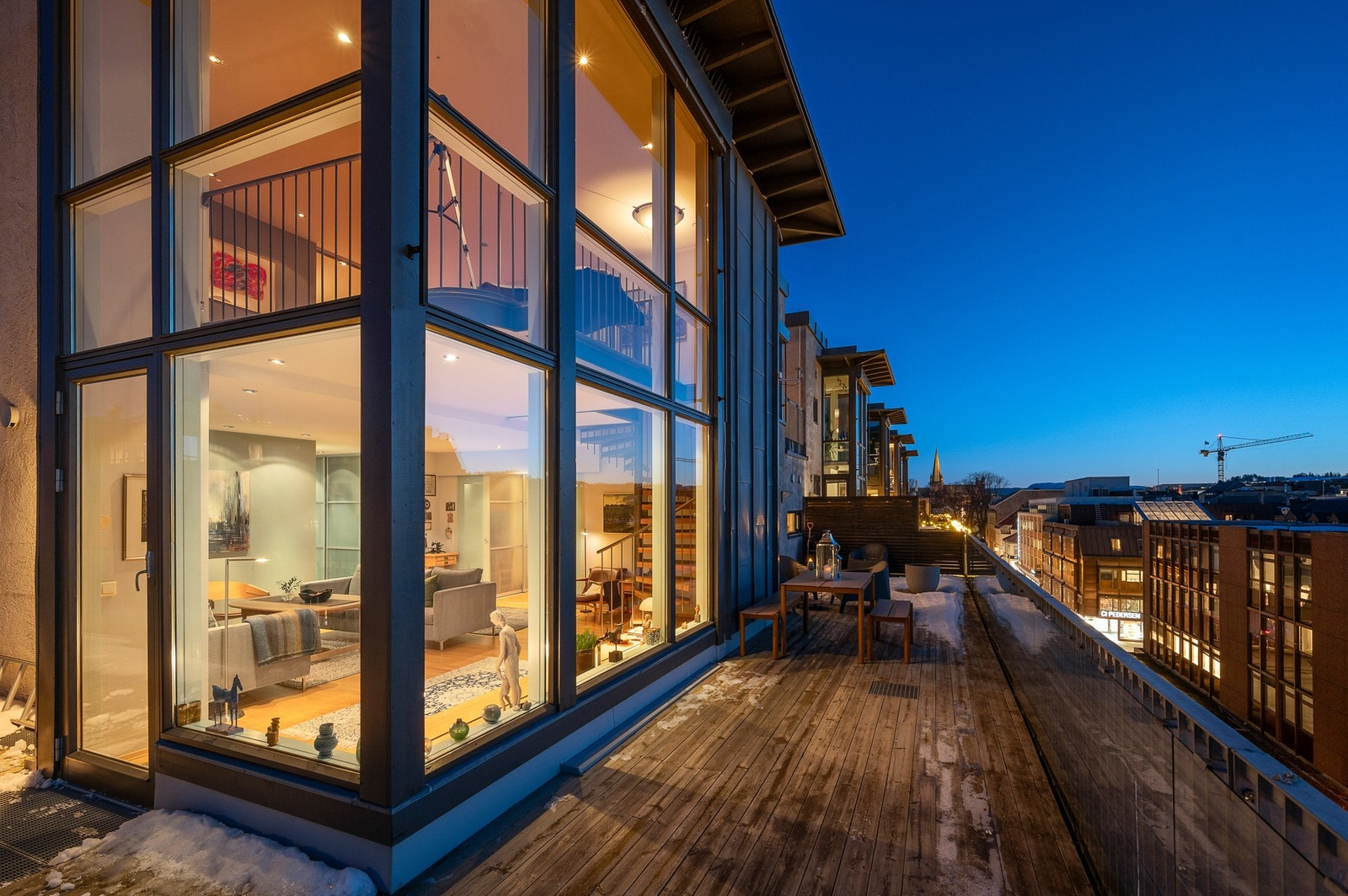 Fra terrassen ser man også rett mot spiret på Nidarosdomen. Galleribilde