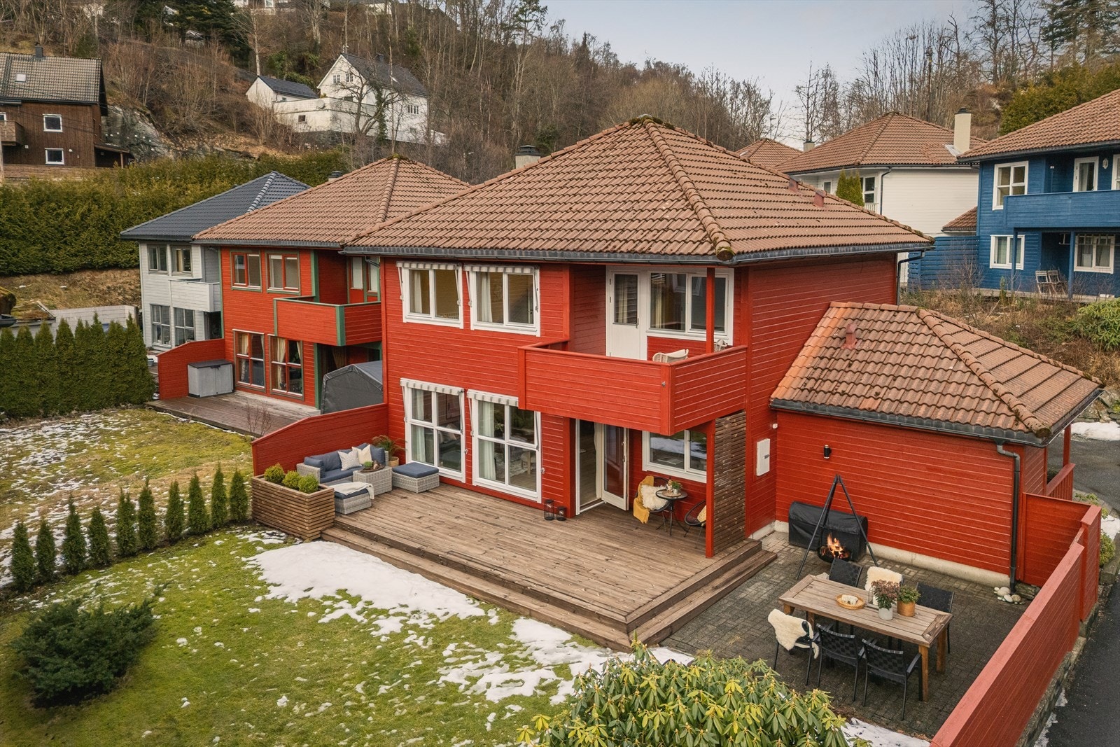 Velkommen til Smøråshagen 10, en perfekt familiebolig i barnevennlige omgivelser! Foto: @herrfotograf.no (Trond Reksten) Galleribilde