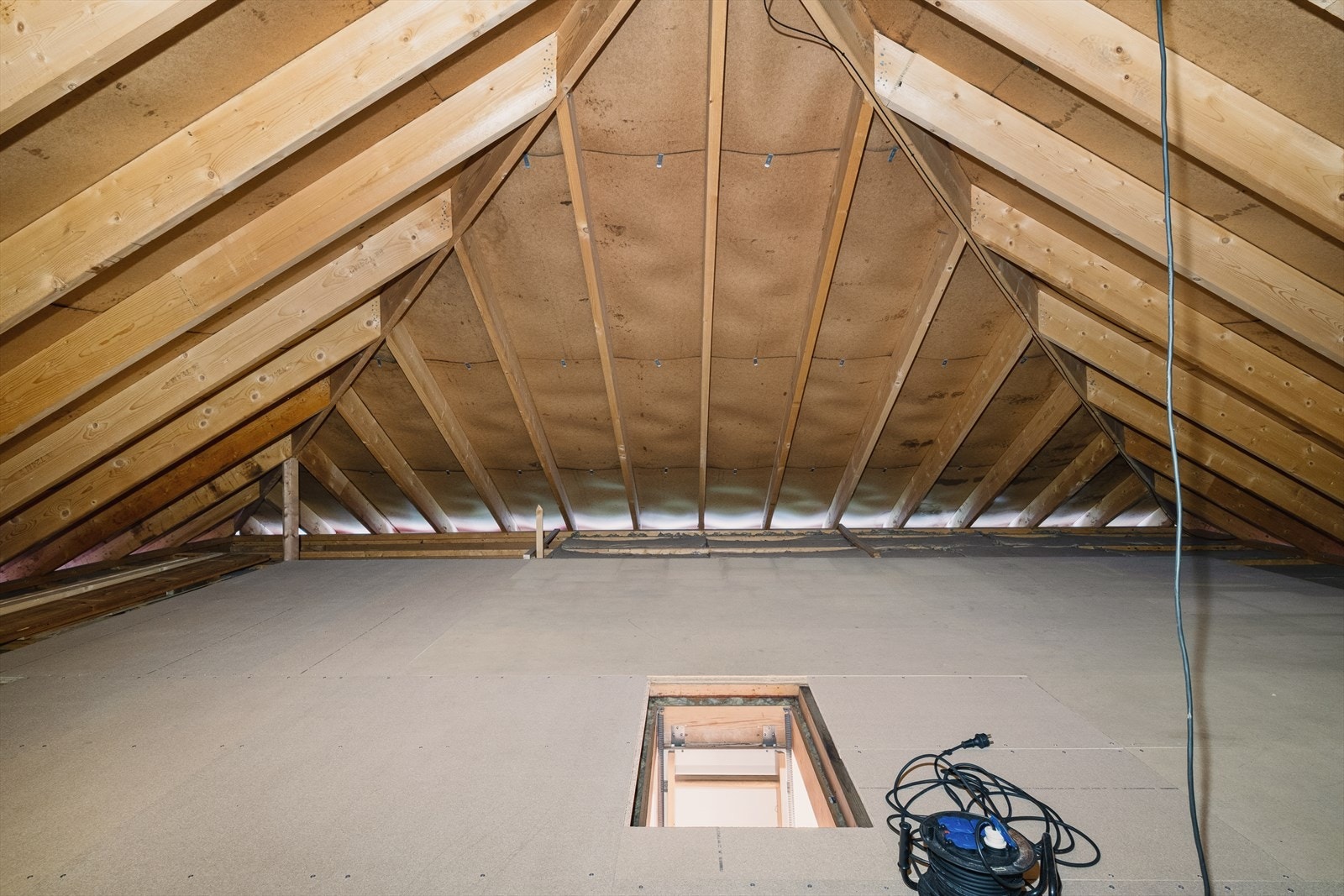 Loft med god plass til lagring Galleribilde