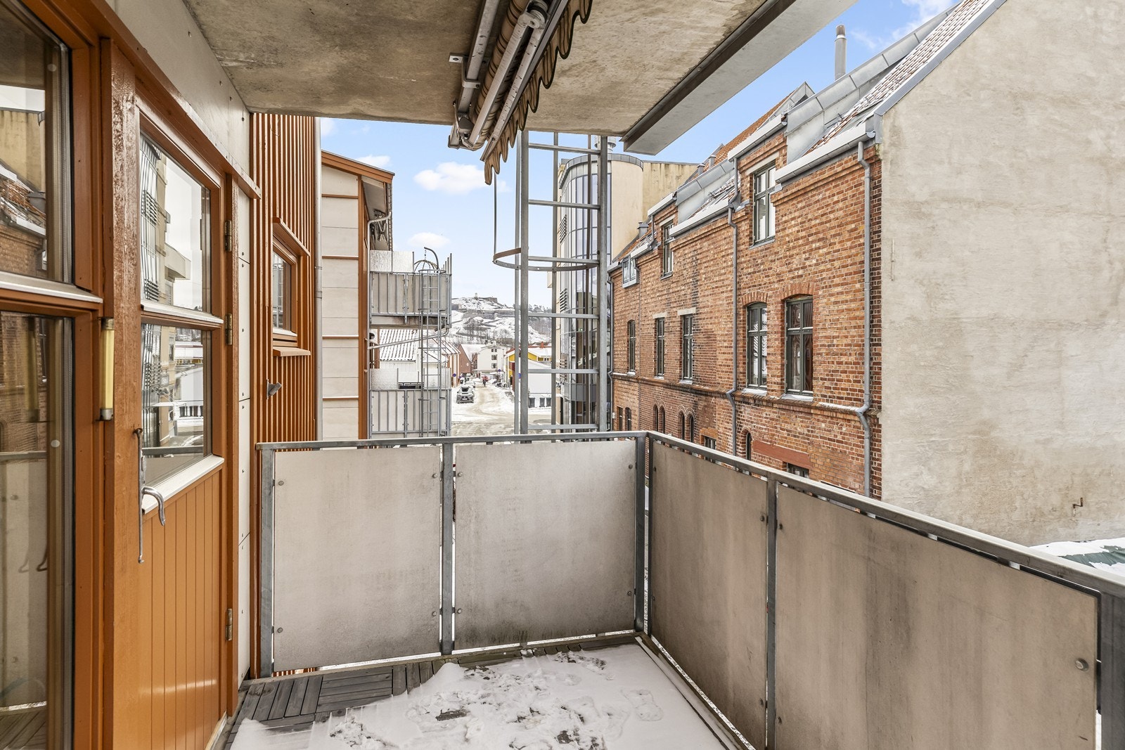 Fra stuen er det utgang til en balkong på 7 m² Galleribilde