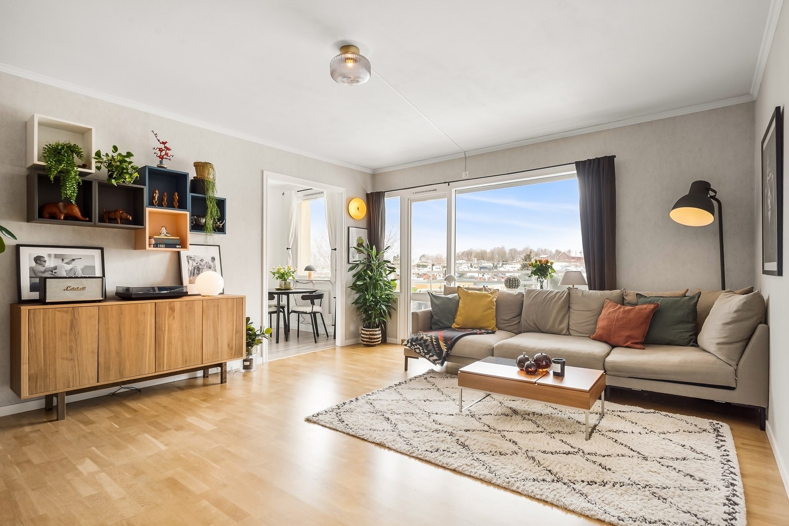 Fra stuen er det direkte utgang til balkongen. Galleribilde