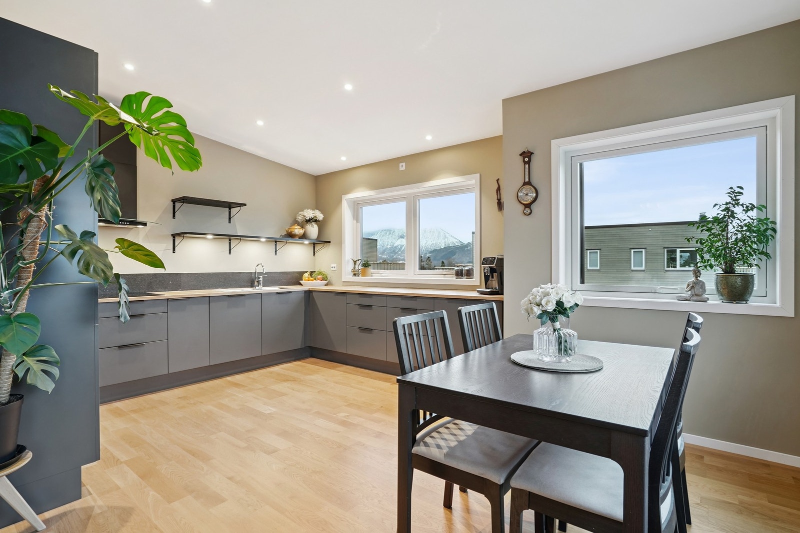 Velkommen til denne horisontaldelte tomannsboligen i Brattebergringen 39B! Foto: EFKT v/Marcus Vinjevoll Sætre Galleribilde