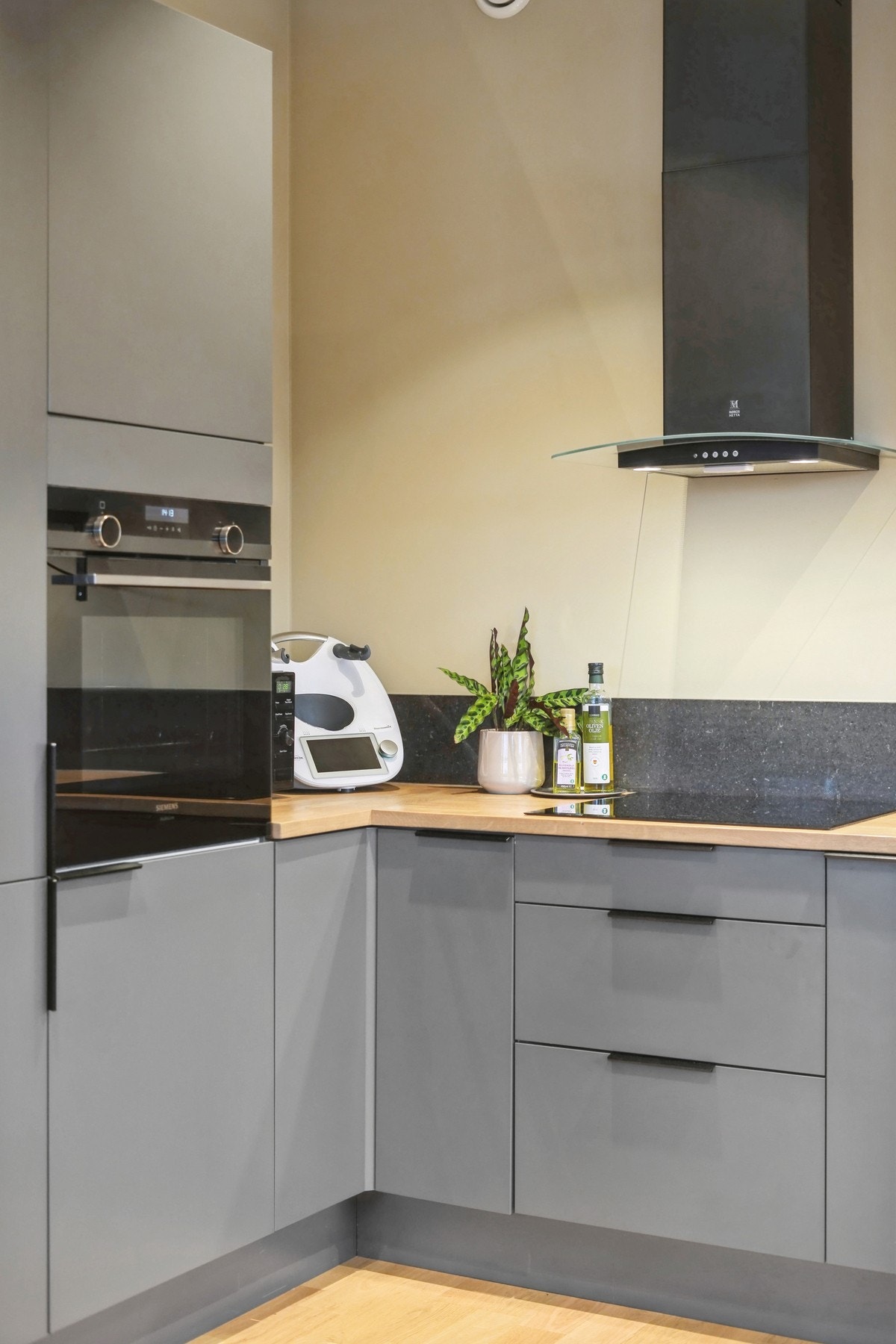 Integrerte hvitevarer fra Siemens medfølger i handelen. Galleribilde