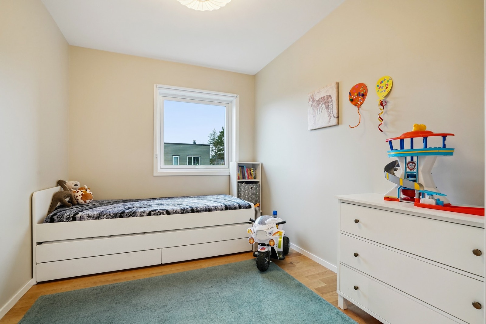 Soverom nr. 2 er på 8 kvm. Vindu vendt mot sør. Galleribilde