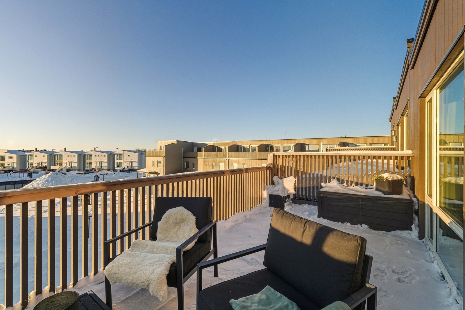 Flott vestvendt takterrasse på 16 m² med god plass til utemøblement. Galleribilde