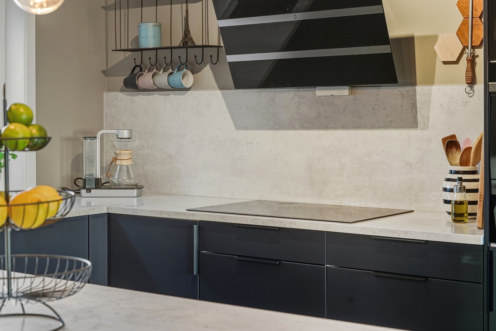 Gode arbeidsflater for kokken i huset. Galleribilde