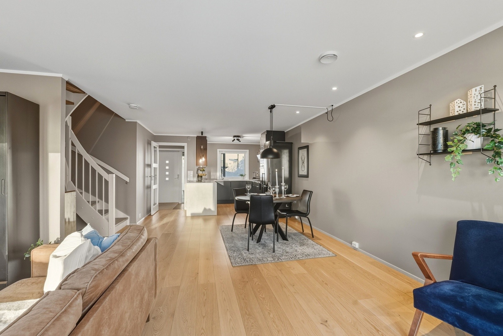 Det er varme i gulv i hele 1. etasje. Galleribilde