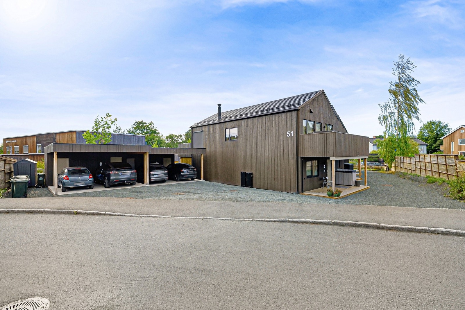 Parkering i felles carport. Galleribilde