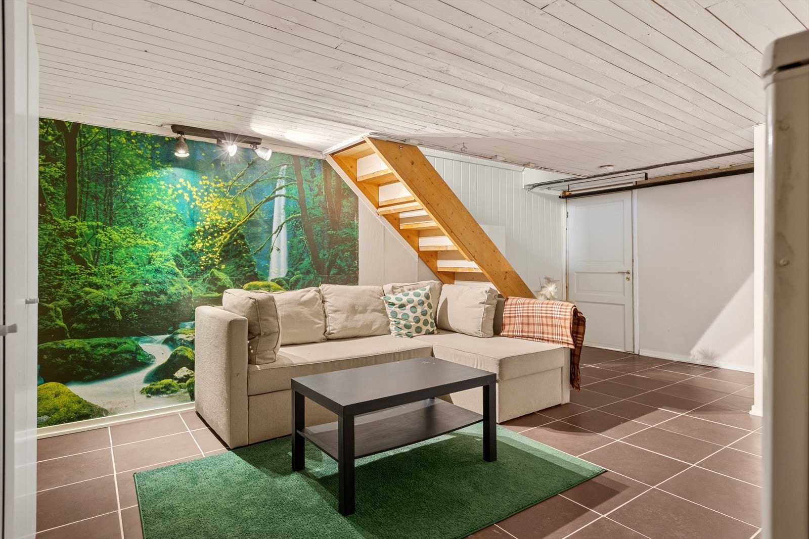 Kjellerstuen er et bonusareal for barnefamilien. Her har man en stor sone som passer ypperlig som ungdomsavdeling Galleribilde