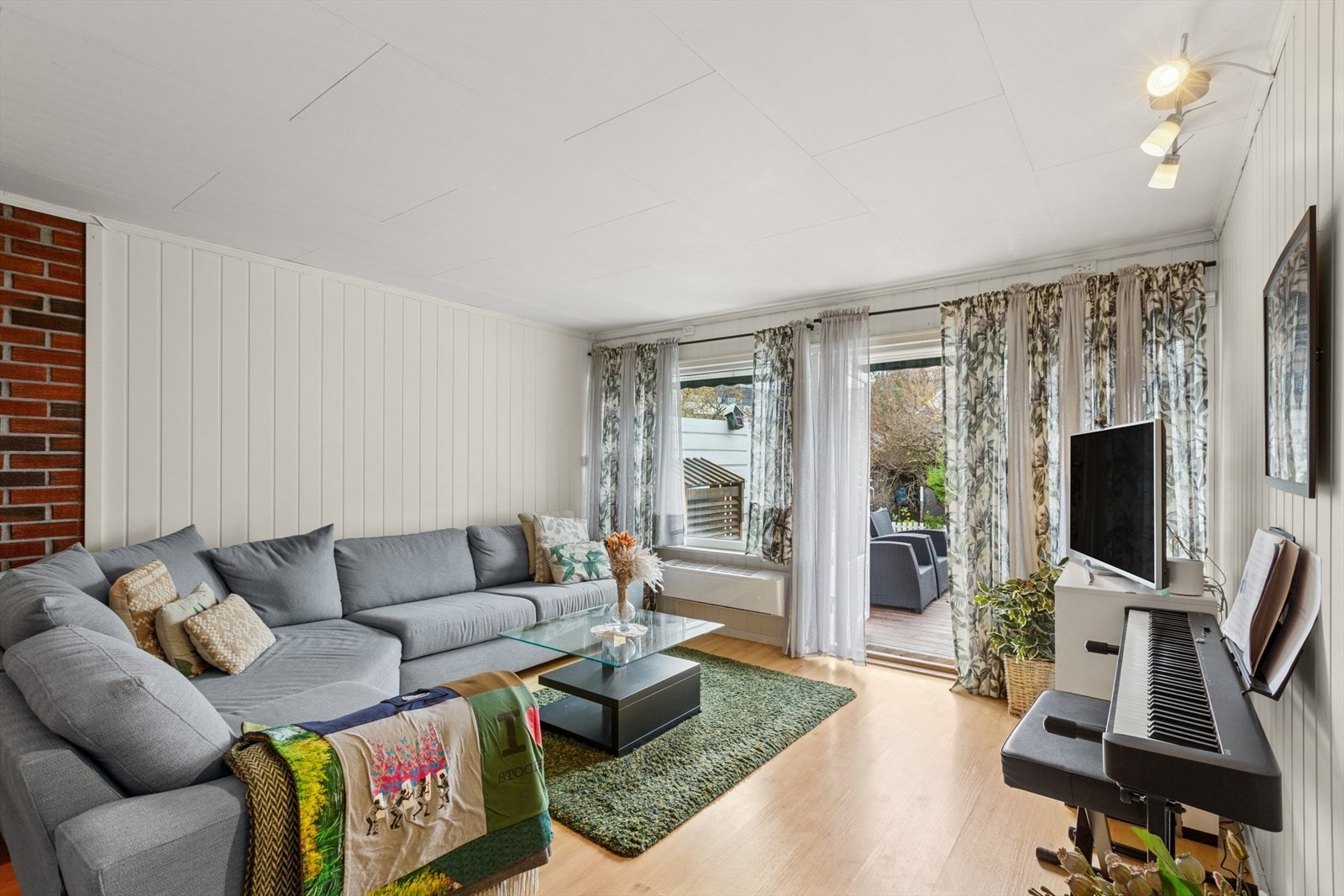 Fra stuen er det direkte tilkomst til boligens uteområde Galleribilde