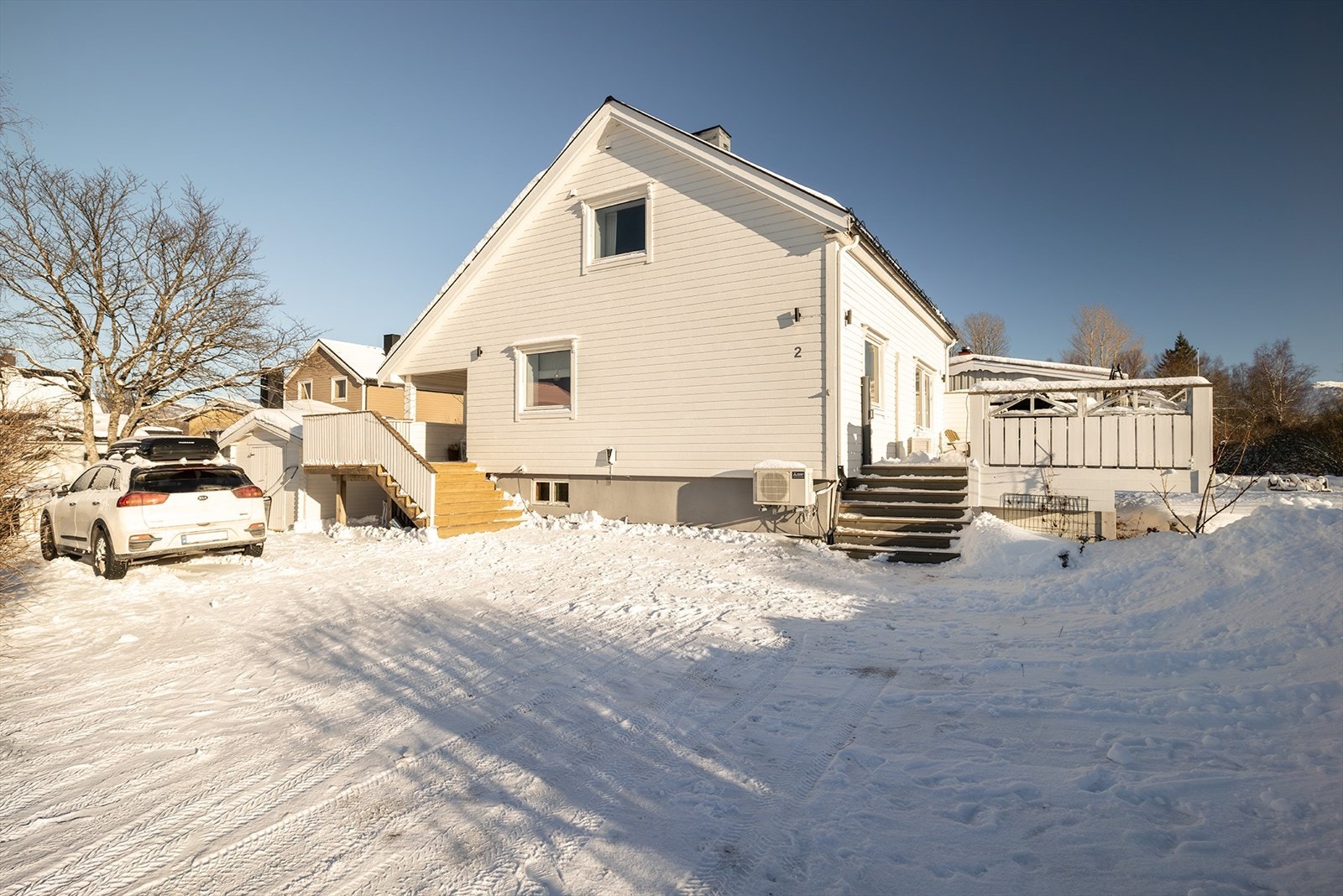 Velkommen til Myrveien 2. Enebolig med sentral beliggenhet ca. 900 meter fra sentrum. Kort gangavstand til barnehage, skoler, fotballbane og Fauskebadet med badstue, boblebad, terapibasseng Galleribilde