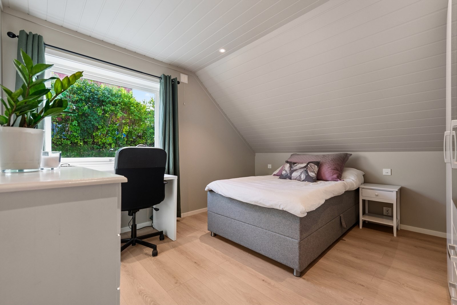 Boligens øvrige tre soverom befinner seg i boligens 2. etasje. Galleribilde