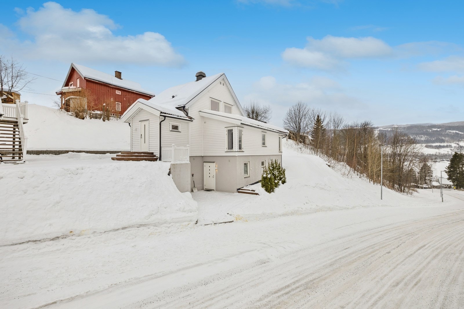 Egen inngang til utleieenheten i U. etasje. Galleribilde
