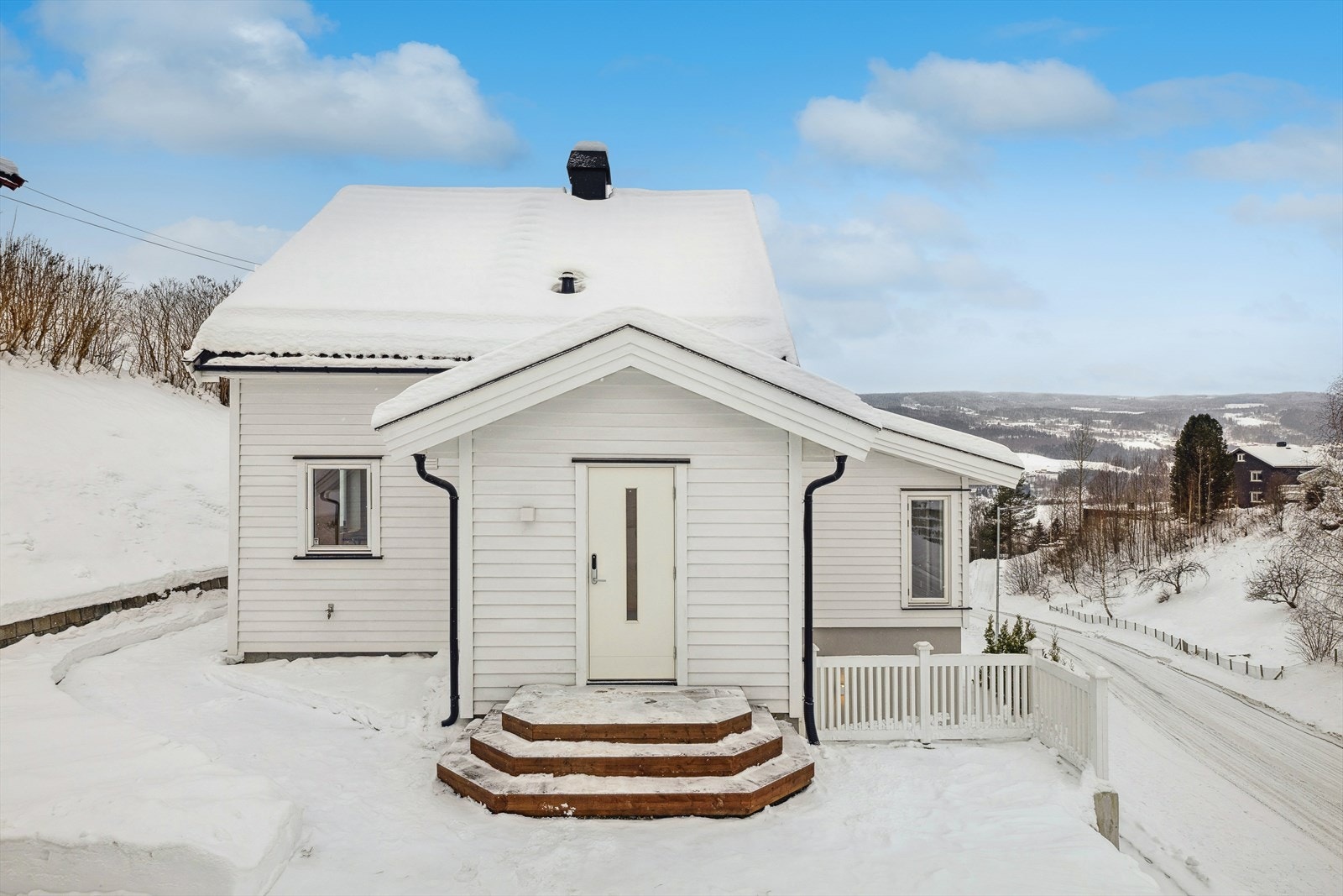 Inngang i boligens 1. etasje til hoveddel av boligen. Galleribilde