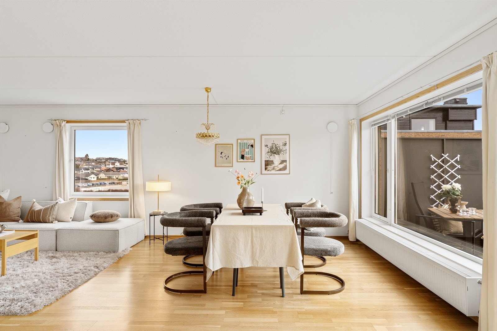 Endeleilighet med ekstra vindu gir en god romfølelse samt mye naturlig dagslys Galleribilde