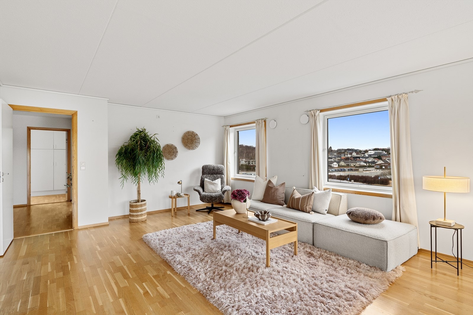 I enden av stuen var det opprinnelig et 3. soverom. se vedlagte originale tegninger vedlagt i salgsoppgaven. Galleribilde