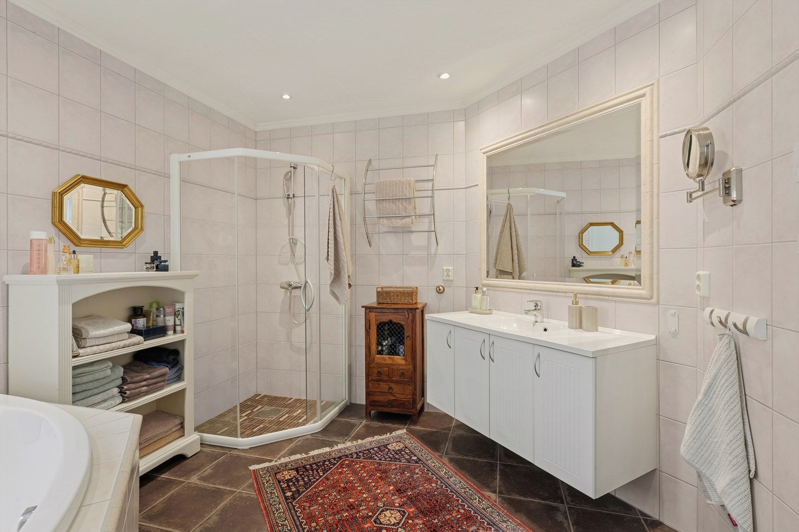 Det er vannbåren varme i alle gulv i 1. etasje. Galleribilde