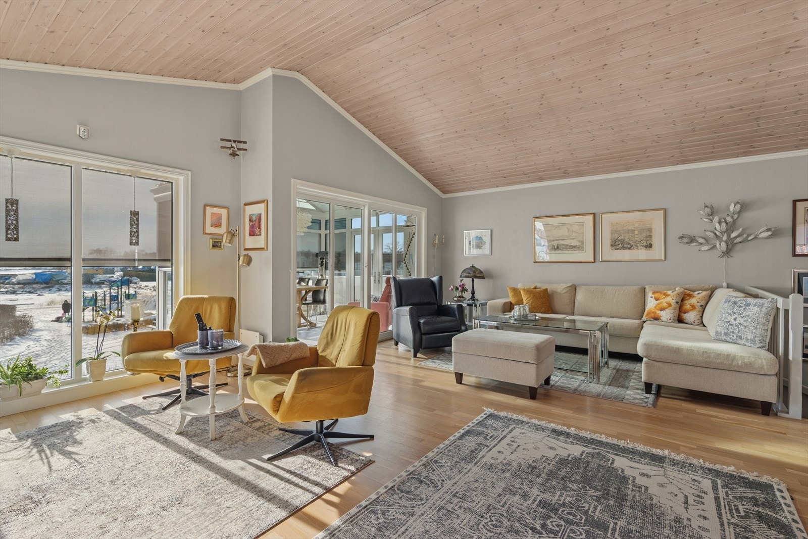 Fra stua er det adkomst til vinterhagen. Galleribilde