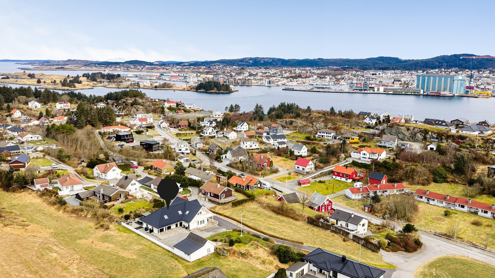 Her bor du skjermet og solrikt i rolige og barnevennlige omgivelser Galleribilde