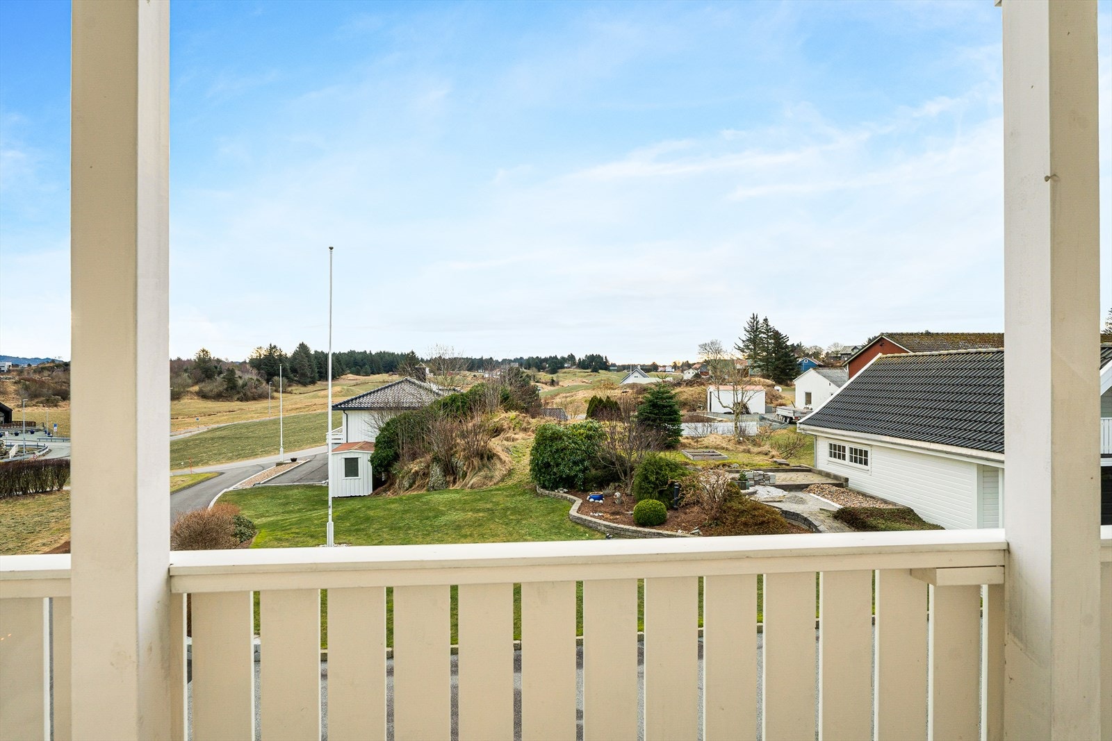 Fra luftebalkongen er det herlig utsikt mot nærområdet Galleribilde