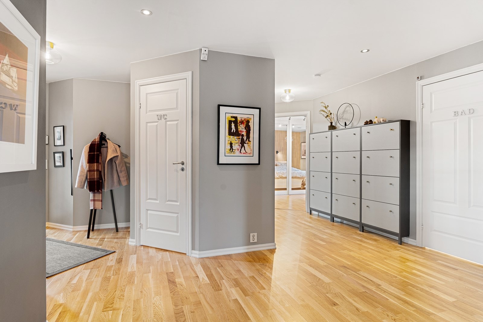 Boligen har vannbåren varme i alle gulv i 1. etasje samt på badet i 2. etasje Galleribilde