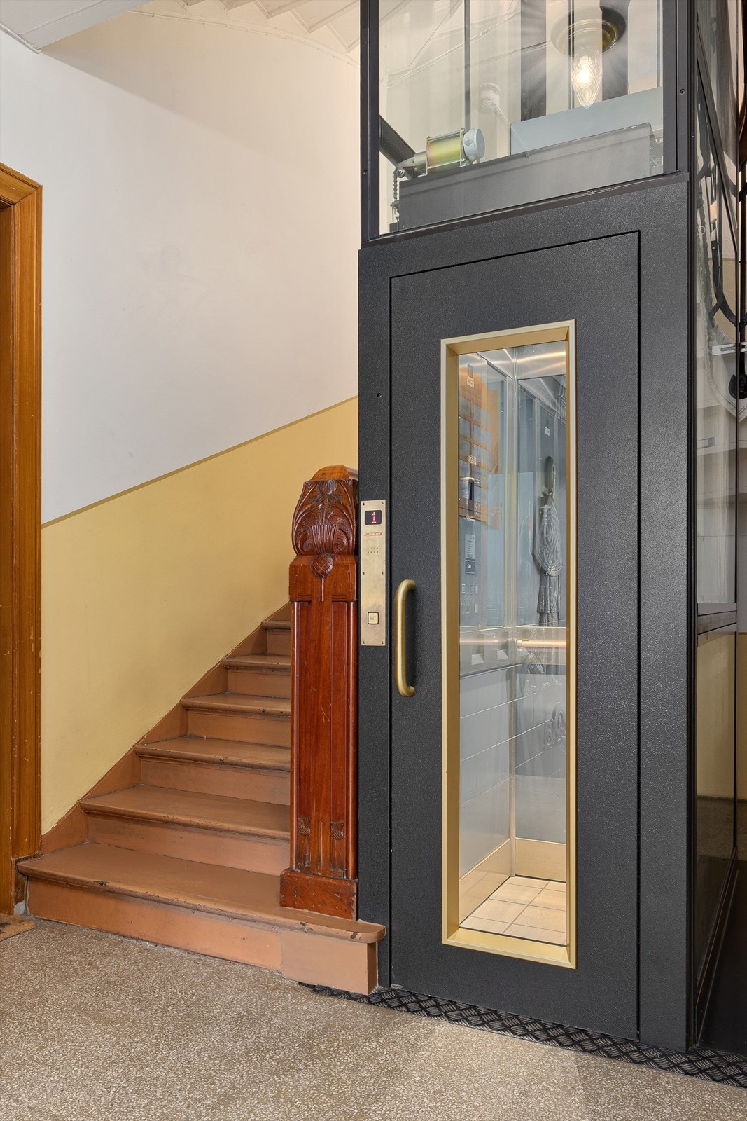 Heisen tar deg opp til 4 etg. Galleribilde