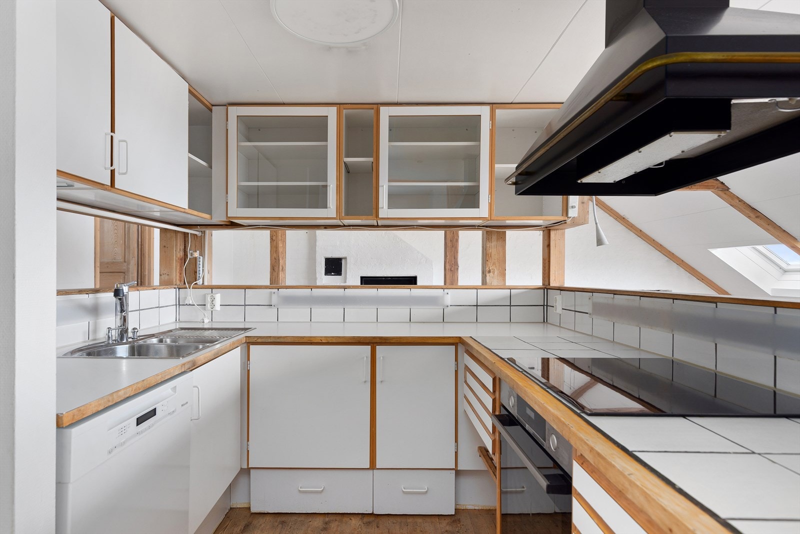 Kjøkkenet plassert under loftstuen/mezzanin Galleribilde