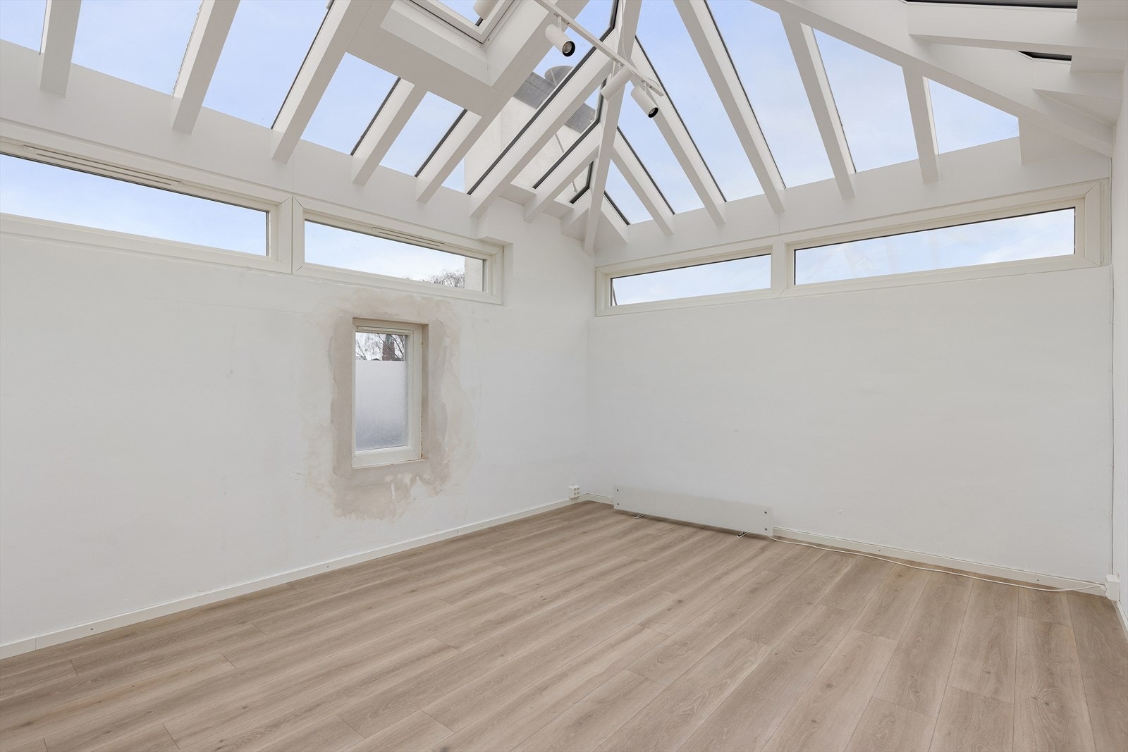 Herlig separat tårnrom/atelier på 17 kvm. inkl. spektakulært glasstak Galleribilde