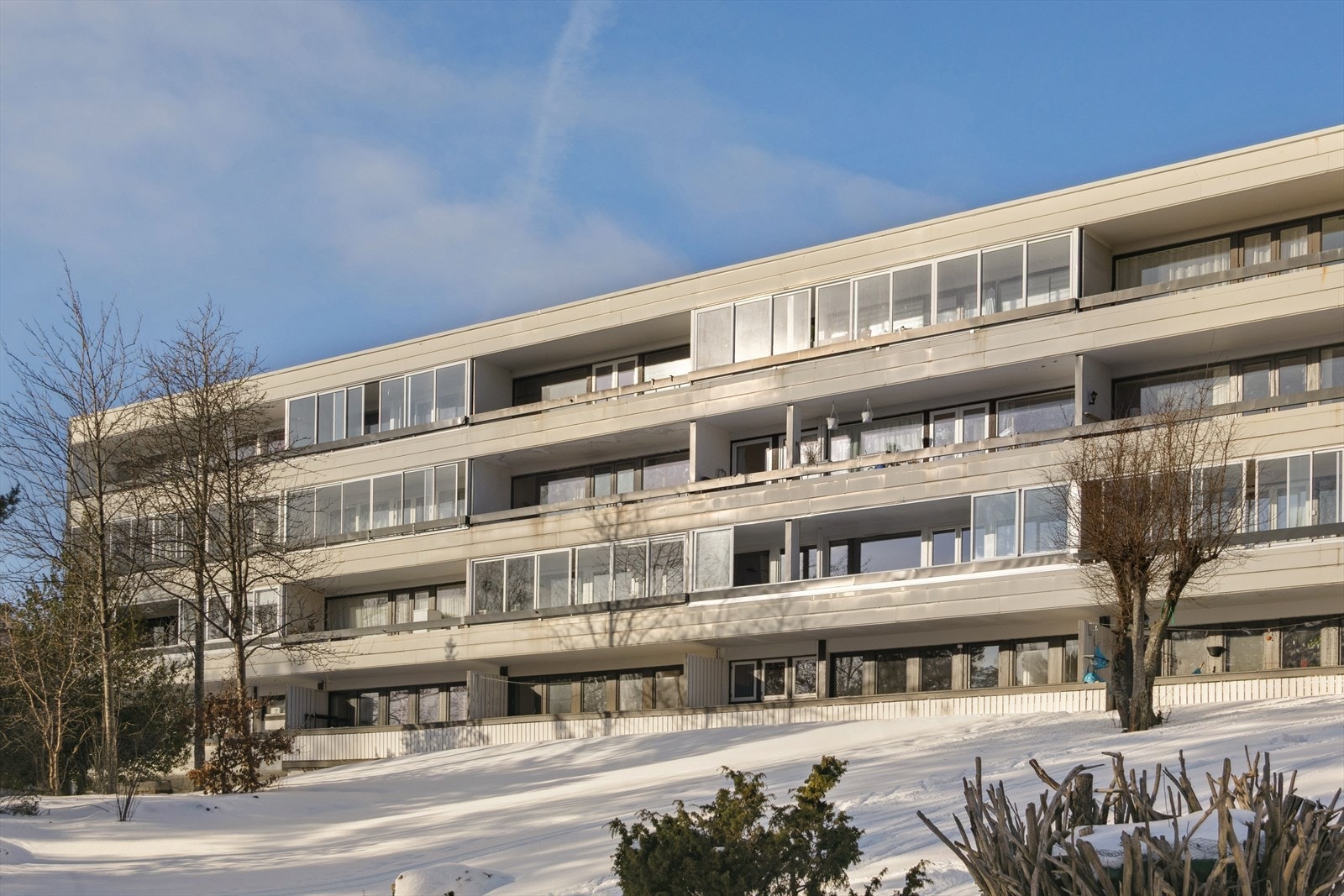 Sentralt beliggende på Slettheia i byens største bydel Vågsbygd. Galleribilde