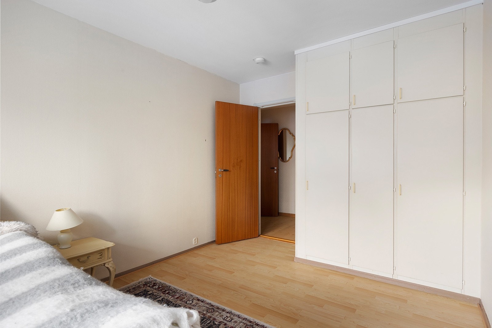 Rommet er stort har rikelig med oppbevaringsplass. Galleribilde