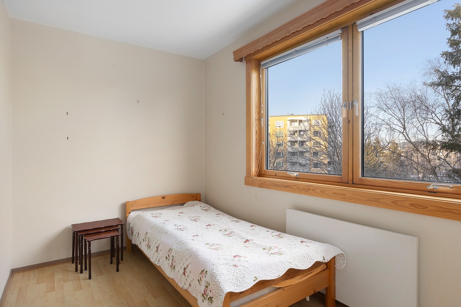 Soverom 2 er også av god størrelse og har vindu ut mot Galleribilde