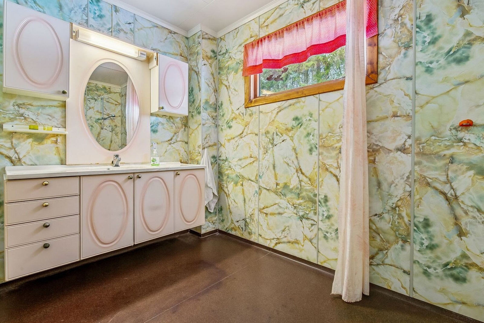 Baderom på 6 kvadratmeter. Galleribilde