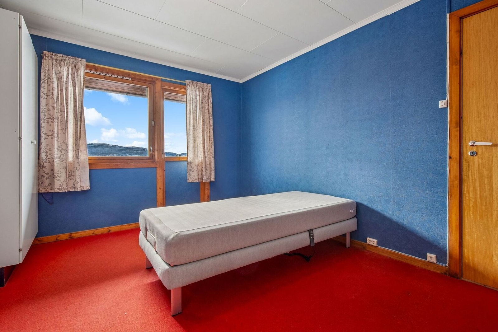 I hovedetasjen er det et soverom av god størrelse på 14 kvadratmeter. Galleribilde