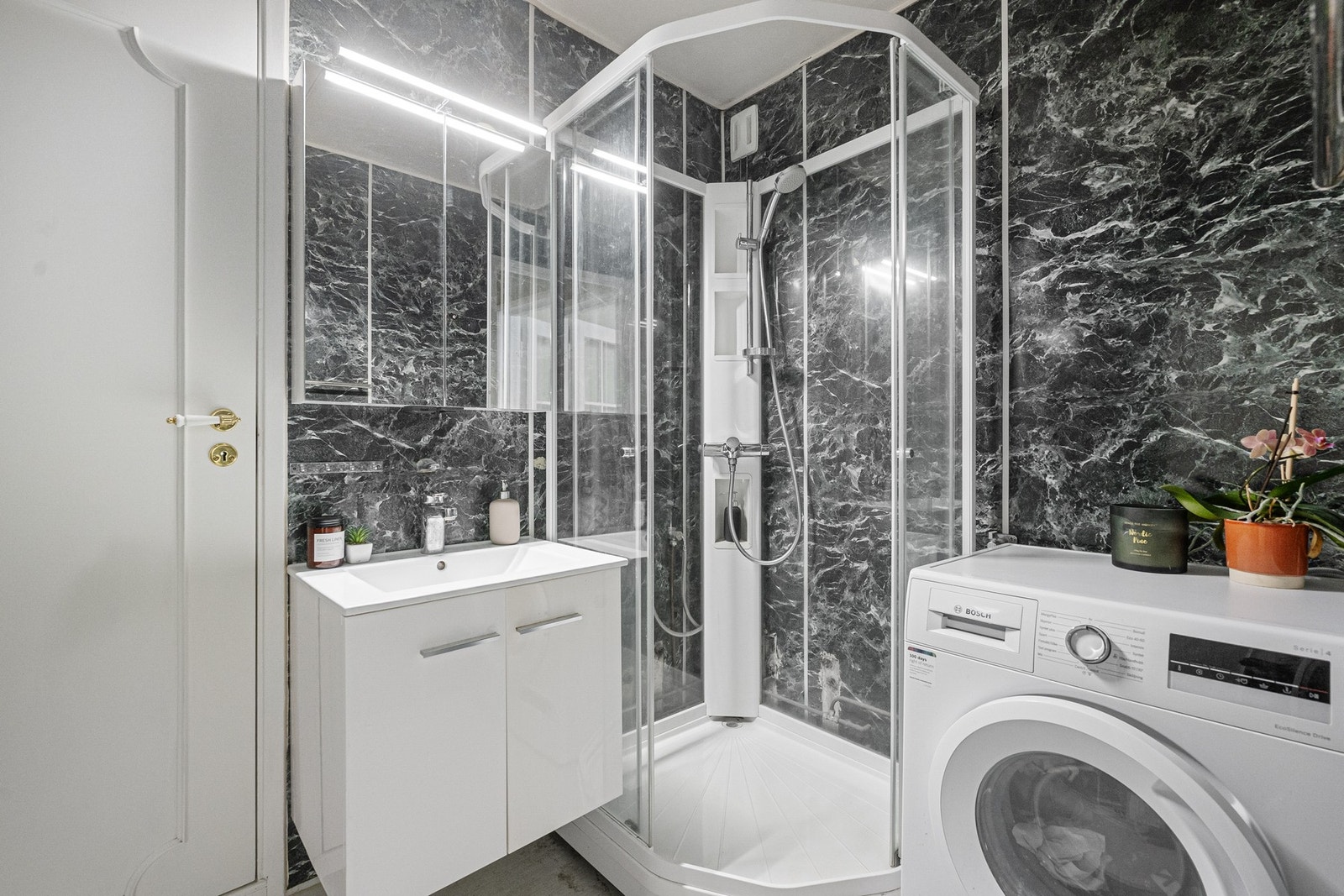 Opplegg for vaskemaskin. Galleribilde