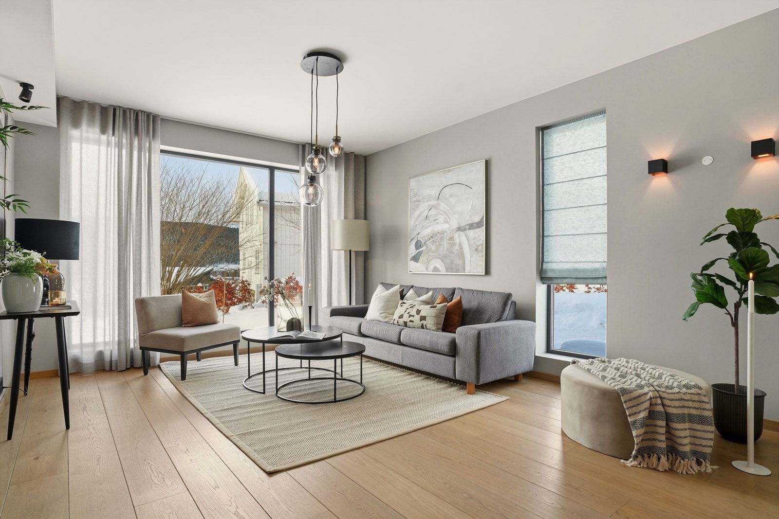 De store vindusflatene slipper inn rikelig med dagslys. Galleribilde