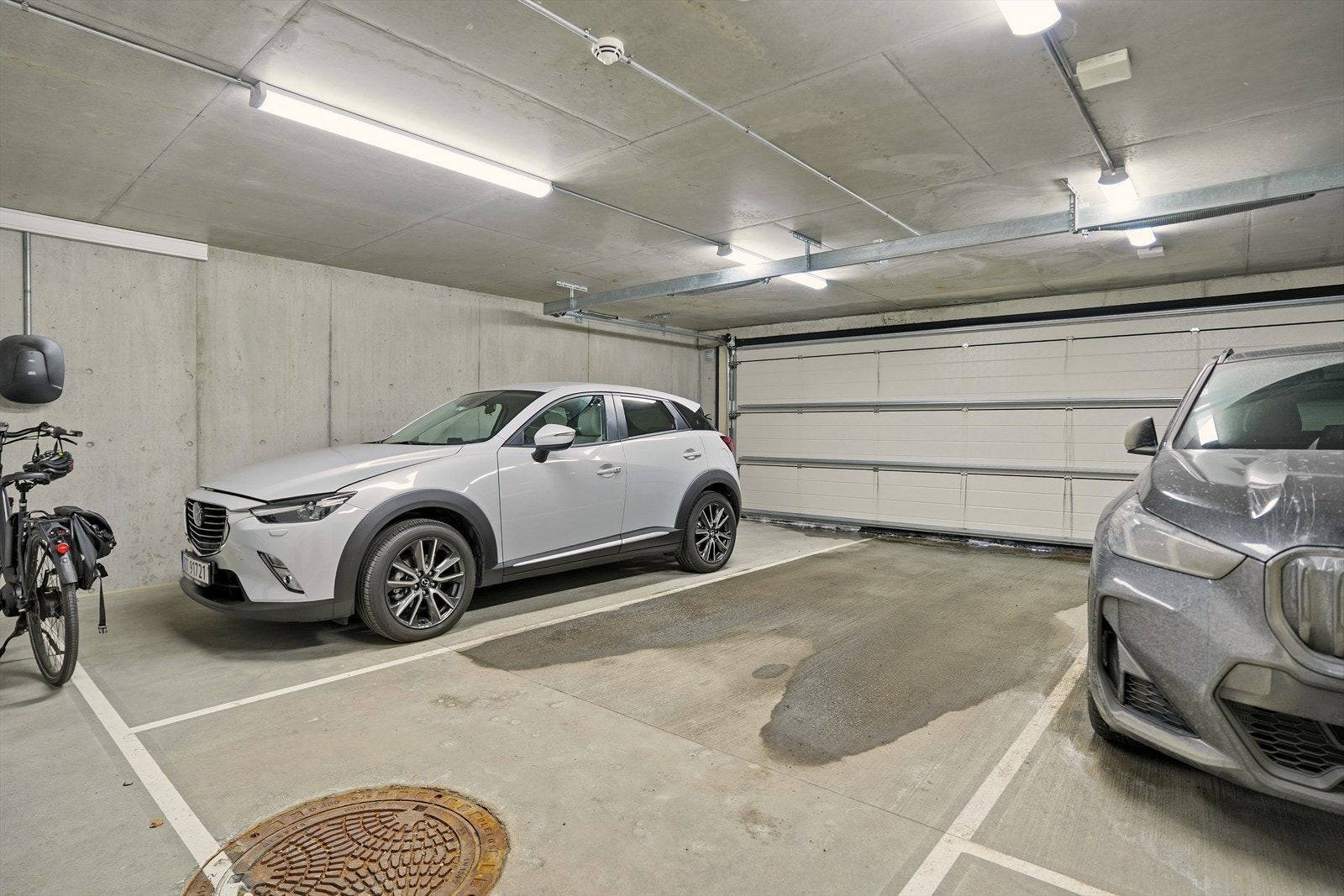 Med leiligheten medfølger det parkering i garasje. Galleribilde