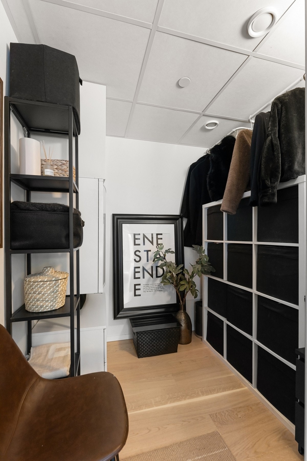 I tilknytning til hovedsoverommet er det inngang til praktisk innvendig bod. Galleribilde