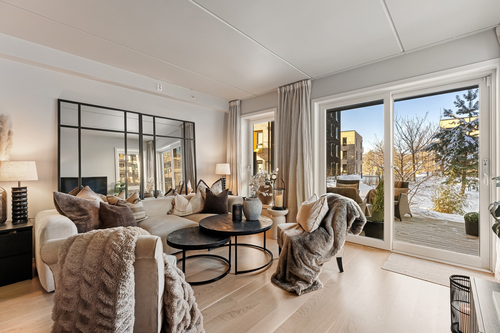 Det er en sømløs og svært behagelig overgang mellom ute og inne. Galleribilde