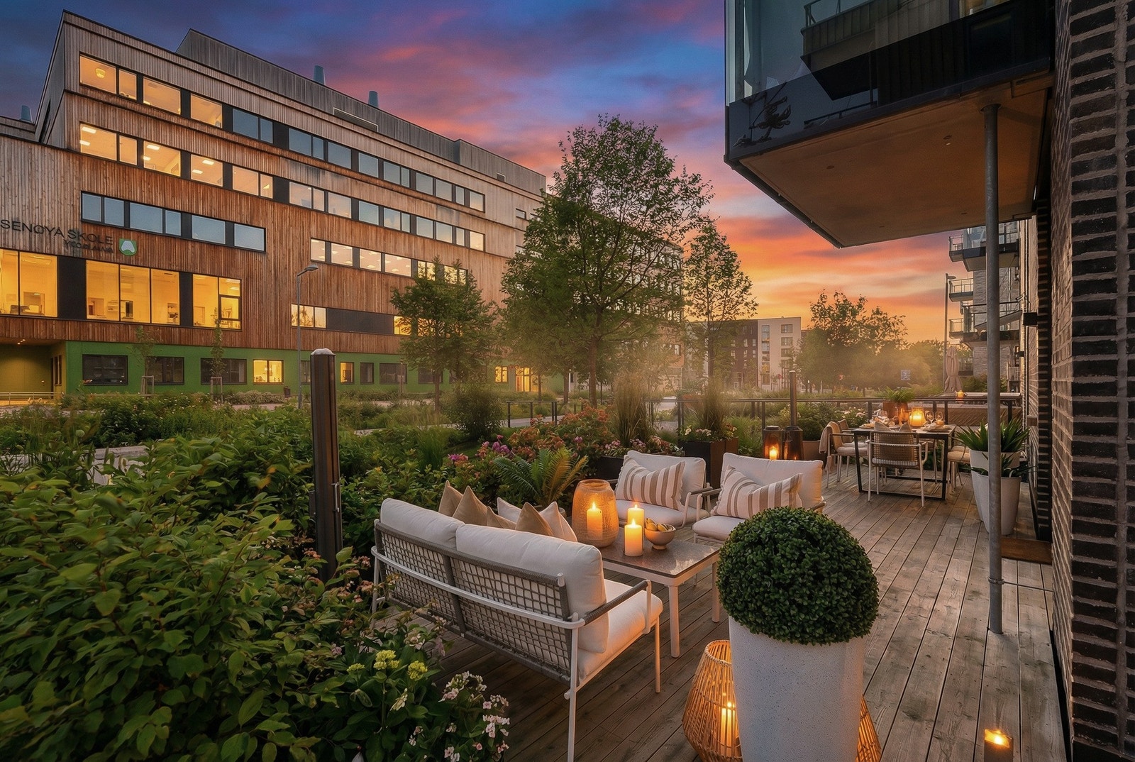 Leiligheten kan by på hele 55 m² sammenhengende markterrasse, som endeleilighet strekker den seg rundt hele leiligheten. (KI-redigert sommerbilde, avvik vil forekomme). Galleribilde