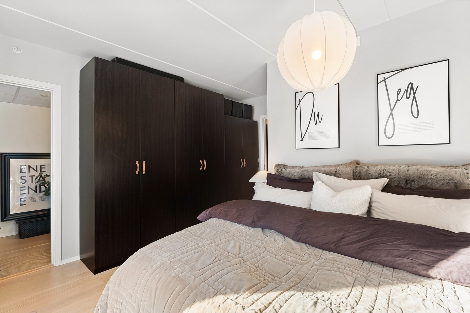 God garderobeplass. Galleribilde