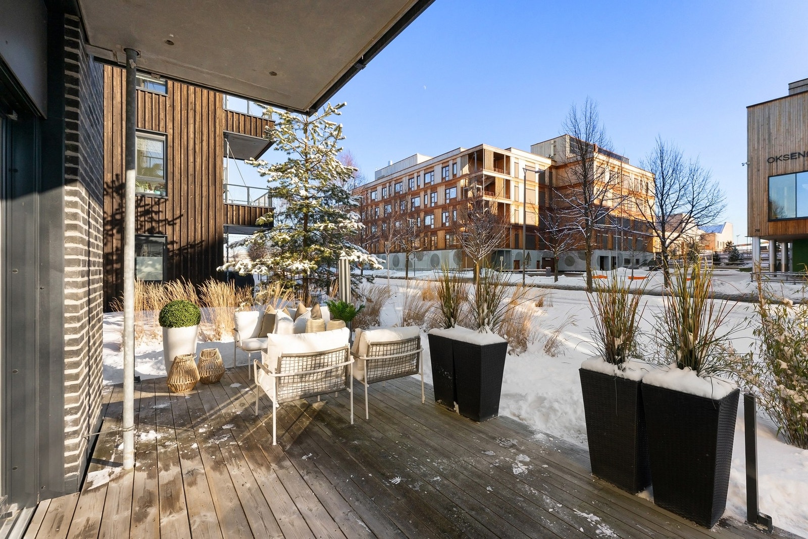 Terrassen henvender seg i flere himmelretninger - dette sikrer sol gjennom store deler av dagen. Galleribilde