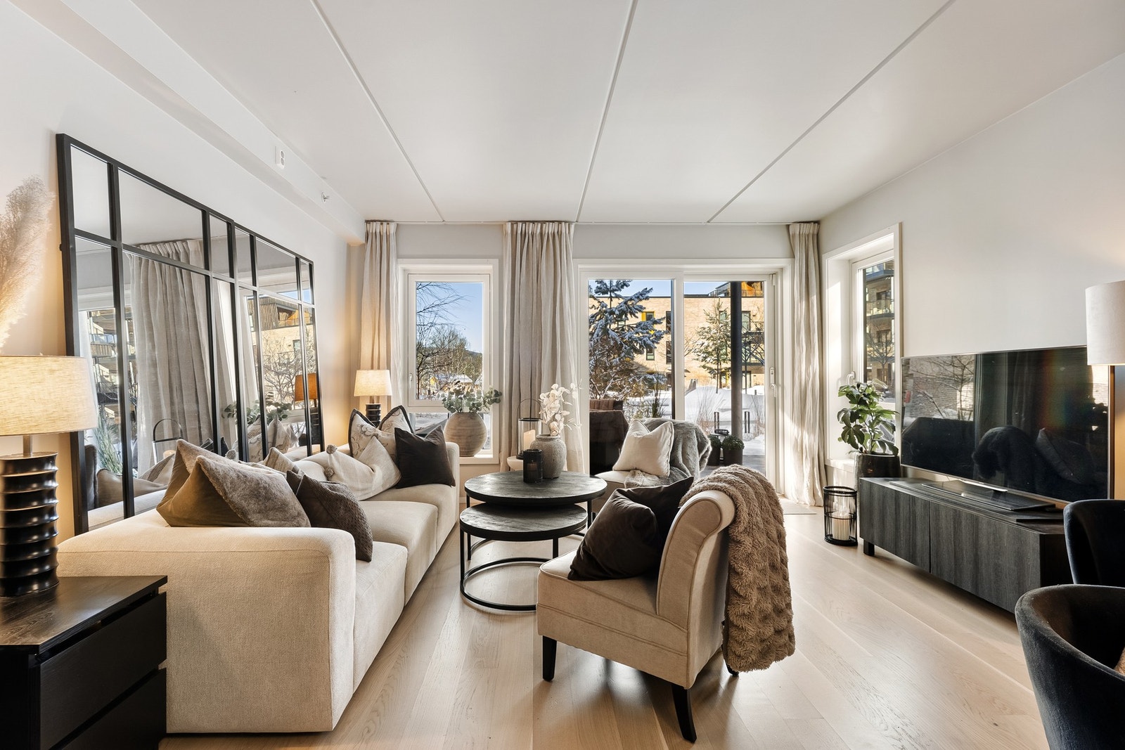 Leiligheten har behagelig inneklima med vannbåren gulvvarme og balansert ventilasjon. Galleribilde